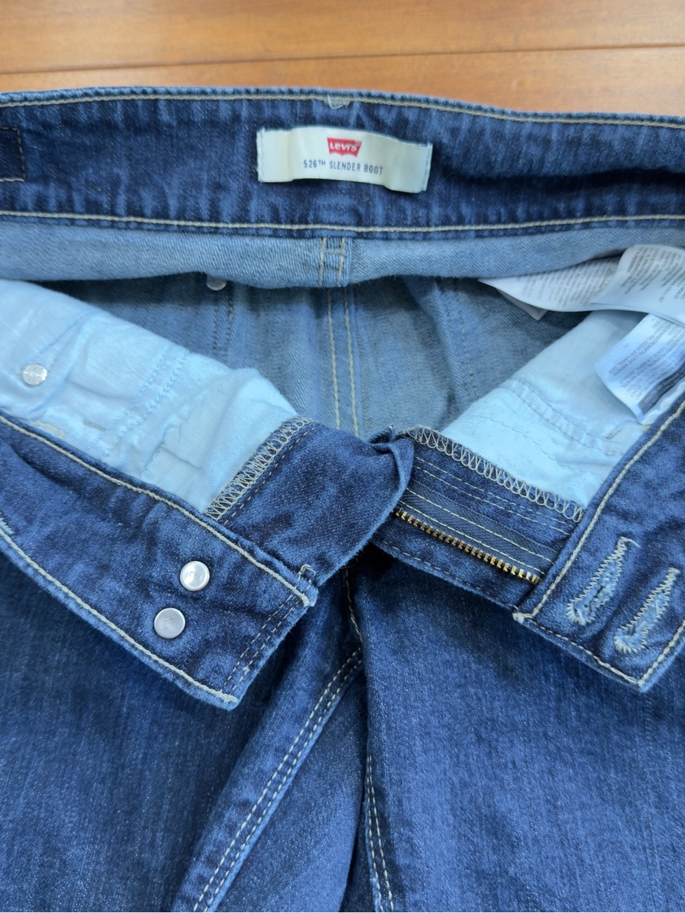 Levi's Womens 526 Slender Boot Cut Dark Wash Jeans 6S W28 L30  ‘R’ Tag - Picture 3 of 12